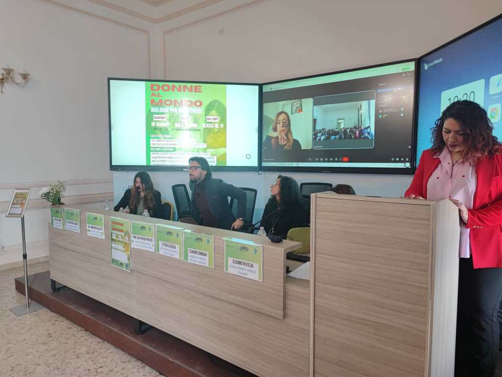 foto relatori con Amelia Esposito in collegamento evento donne al mondo e dialoghi per ricostruire