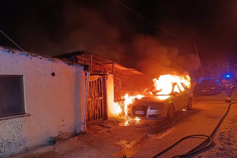 incendio cc davoli ansa