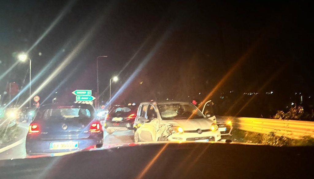 Reggio, incidente allo svincolo di Gallico: tre auto coinvolte