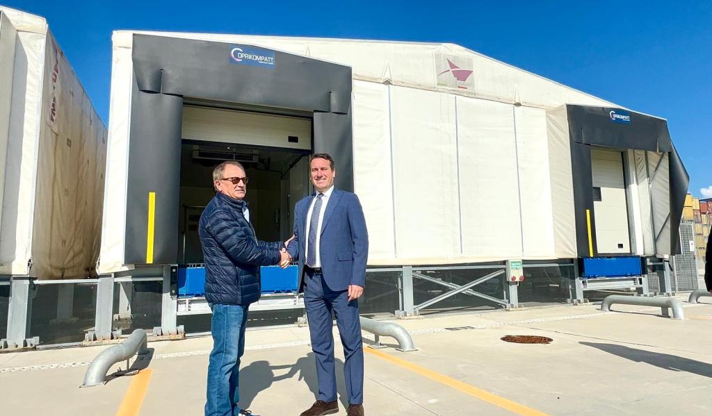 posto frontaliero porto gioia tauro ()