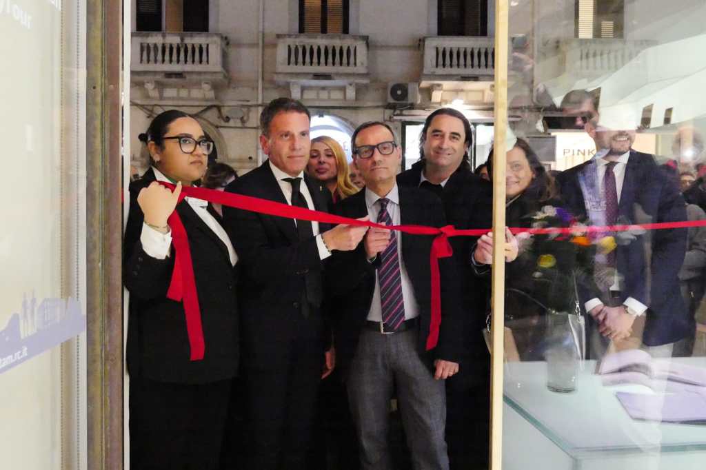 taglio nastro infopoint rc