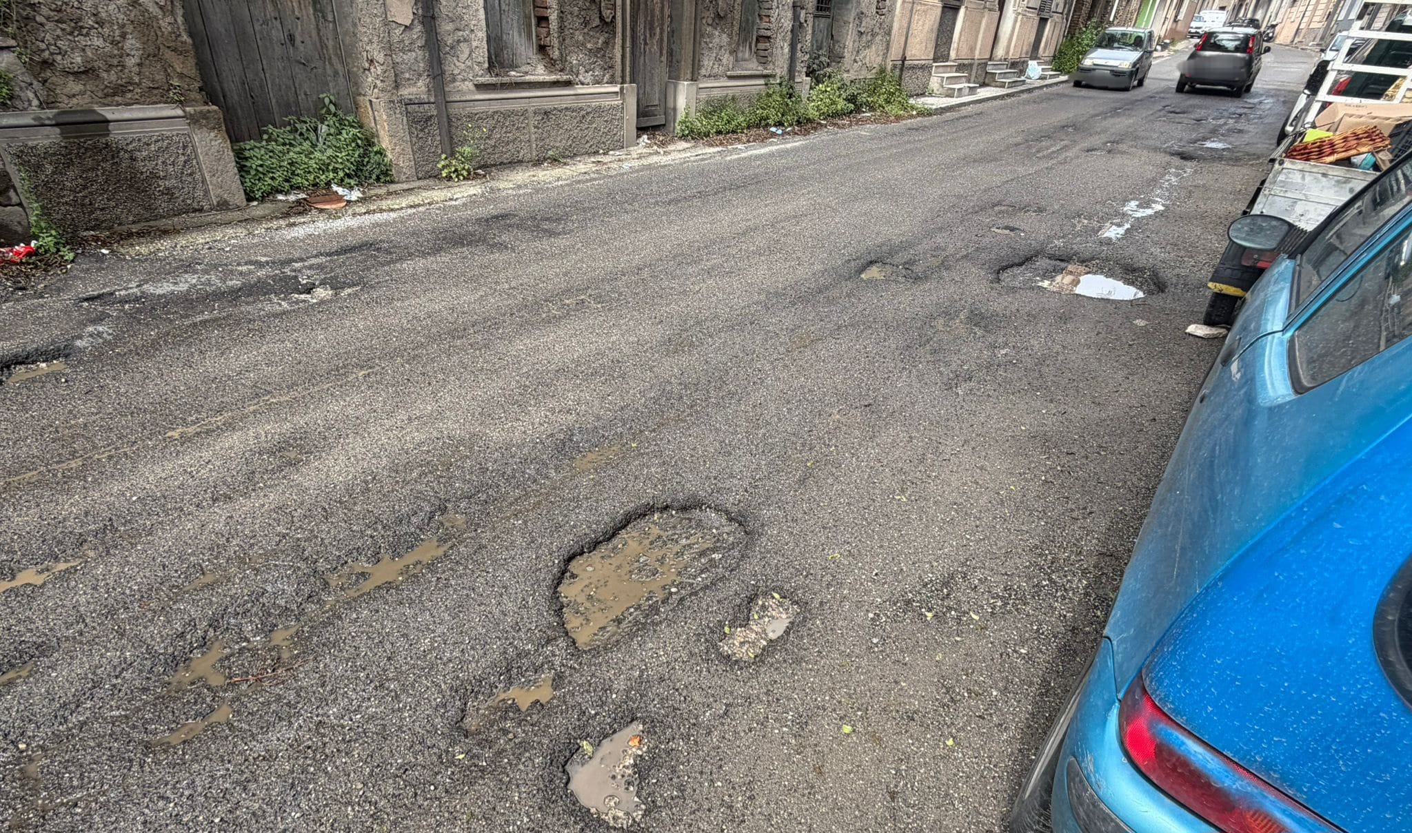 via nazionale archi degrado buche