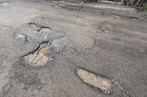 via nazionale archi degrado buche