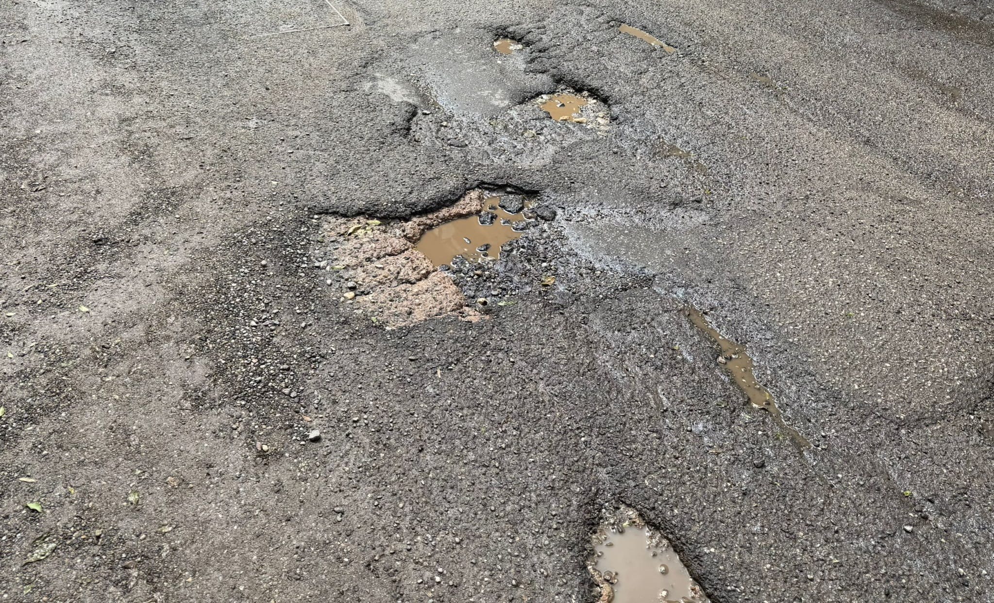 via nazionale archi degrado buche