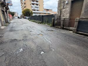 via nazionale archi degrado buche