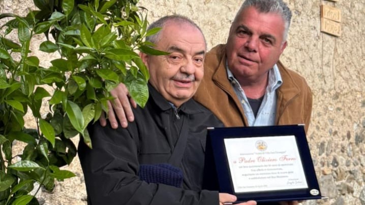 anni sacerdozio targa a Padre Oliviero Ferro