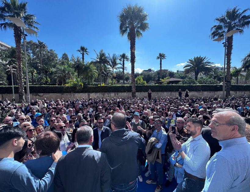 Cannizzaro travolto dall’entusiasmo: ‘Il miglior sondaggio è tra la gente. Vinceremo le elezioni’