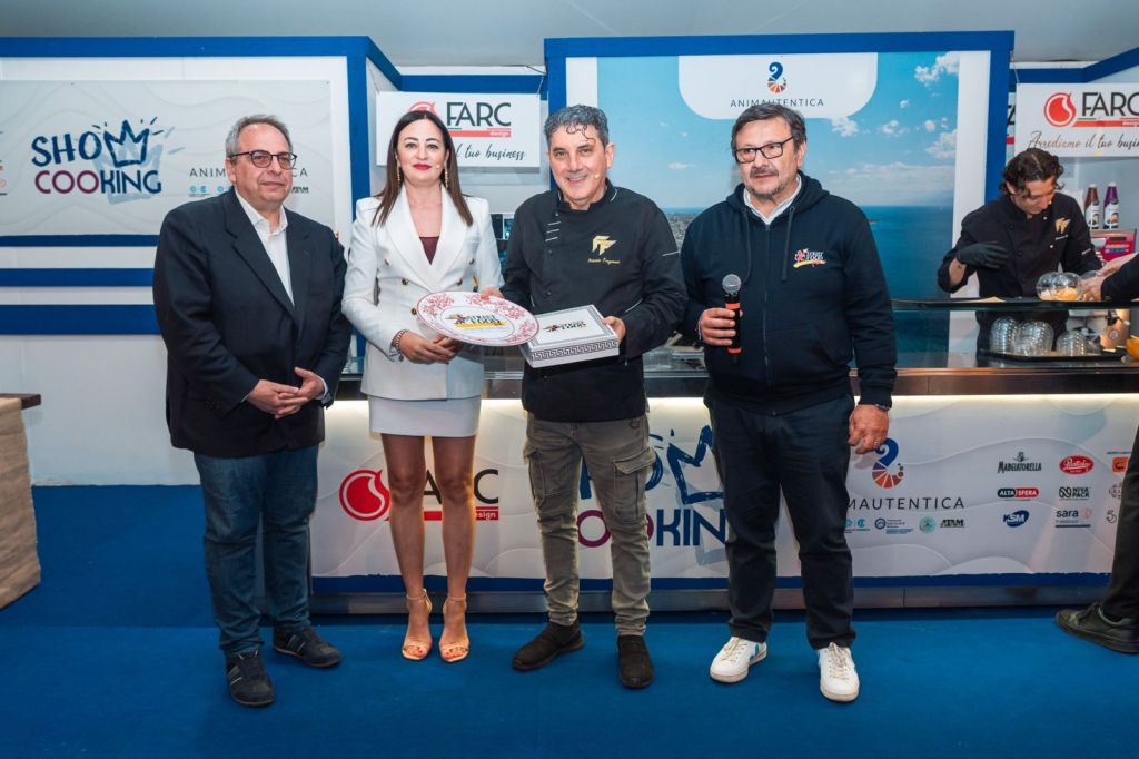La premiazione del maestro Antonello Fragomeni street food