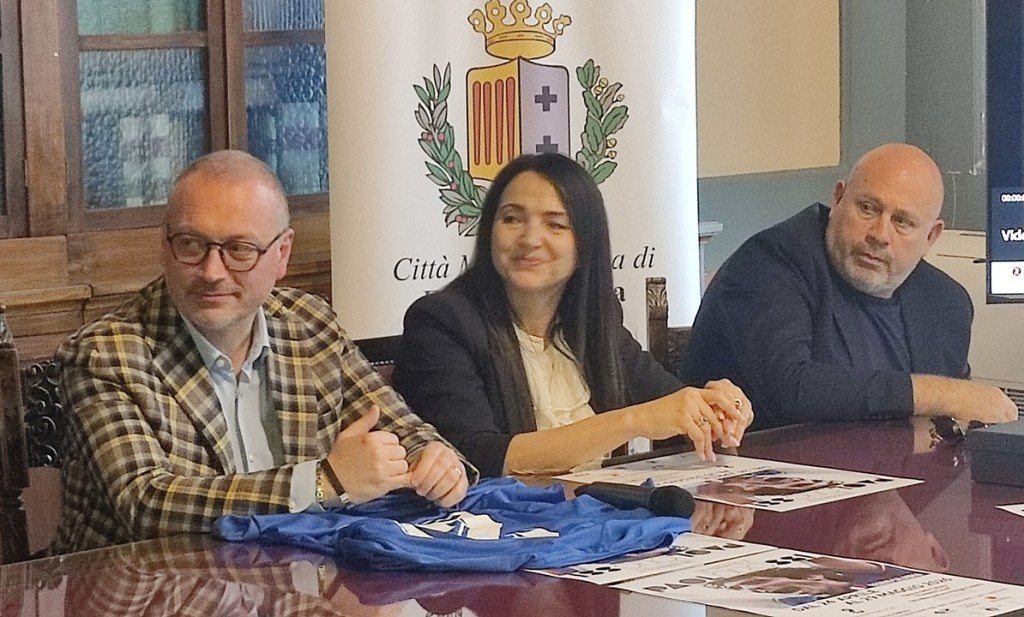 Tavolo conferenza Paolo Rossi