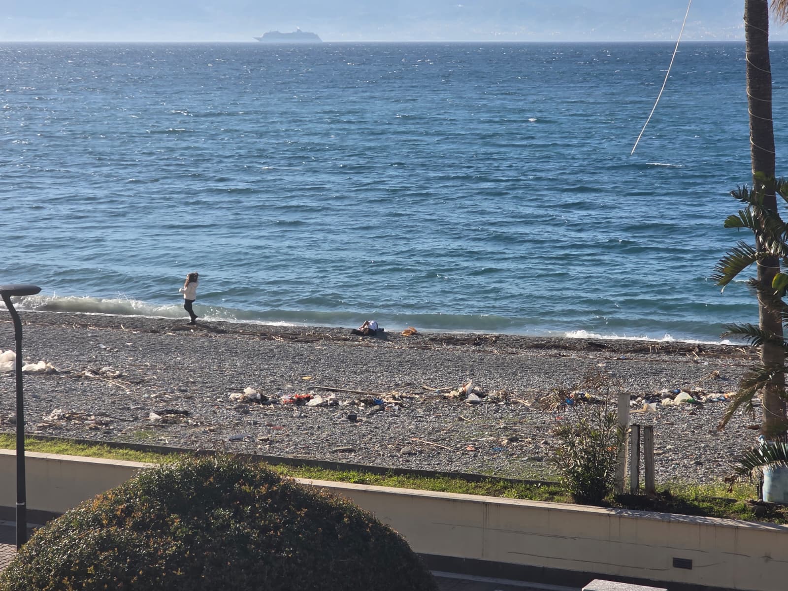 degrado spiaggia via marina ()