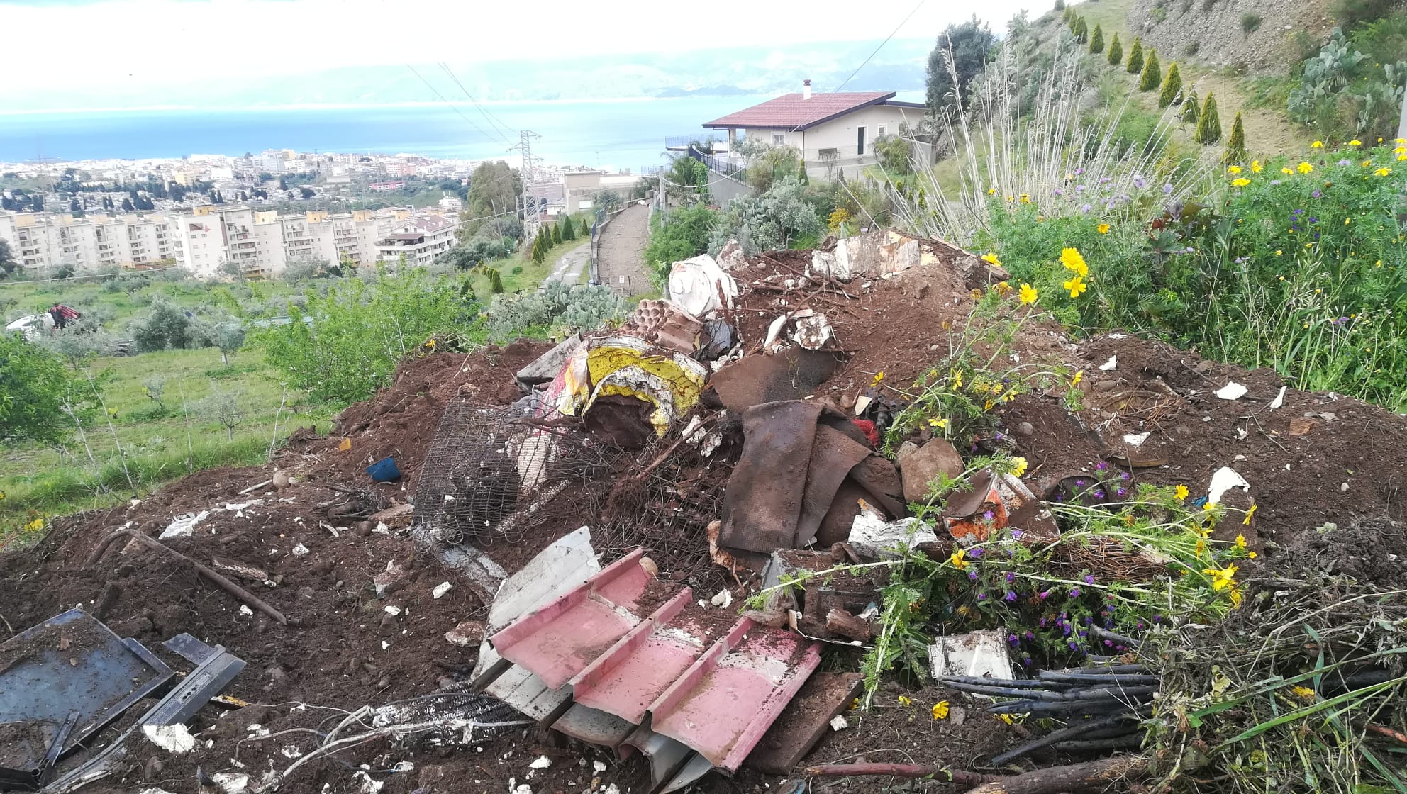 discarica abusiva di rifiuti pericolosi interrata