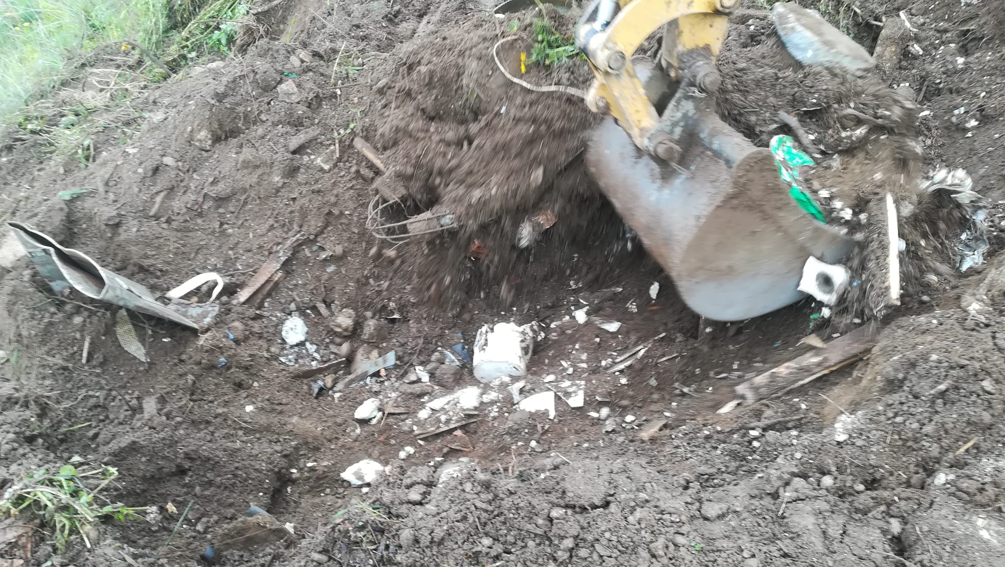 discarica abusiva di rifiuti pericolosi interrata