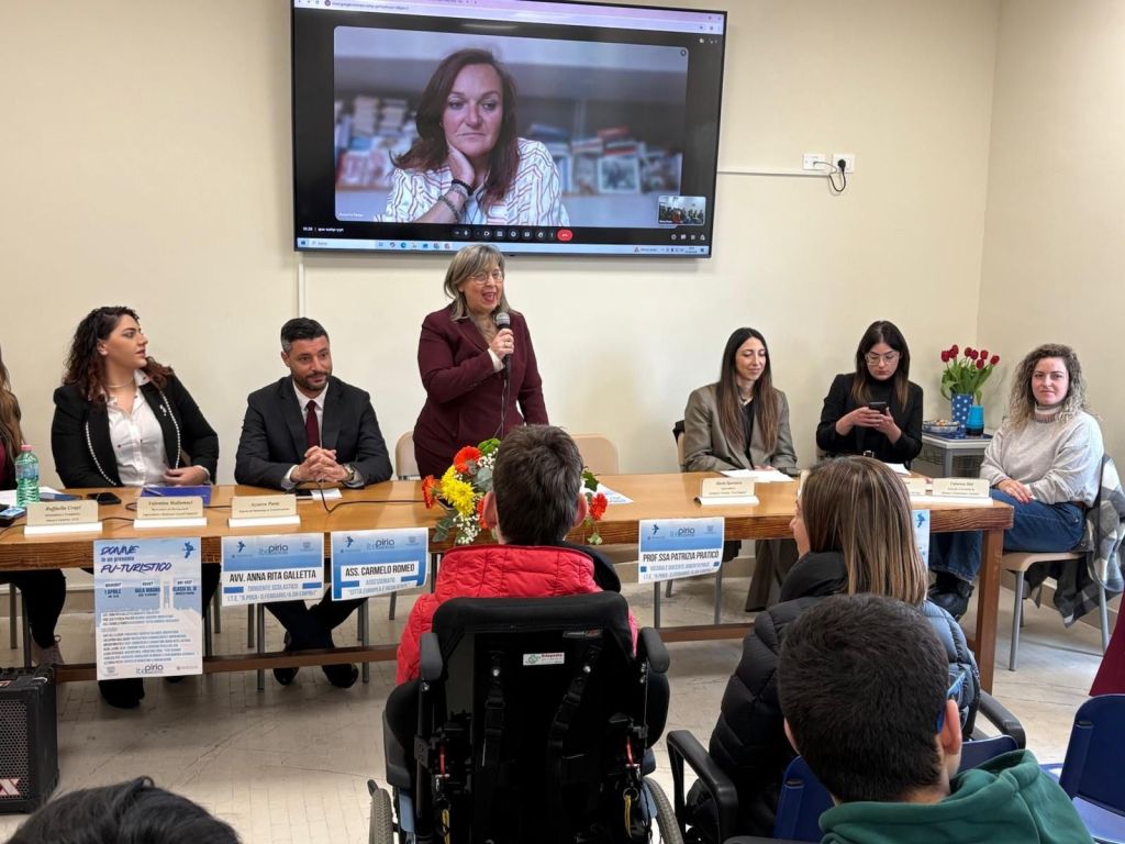 donne fu turistico ()