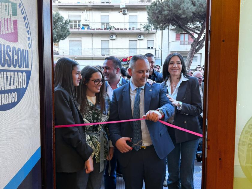 Verso le elezioni, Maiolino (FI) inaugura la segreteria: ‘Serve una fase nuova per la città’