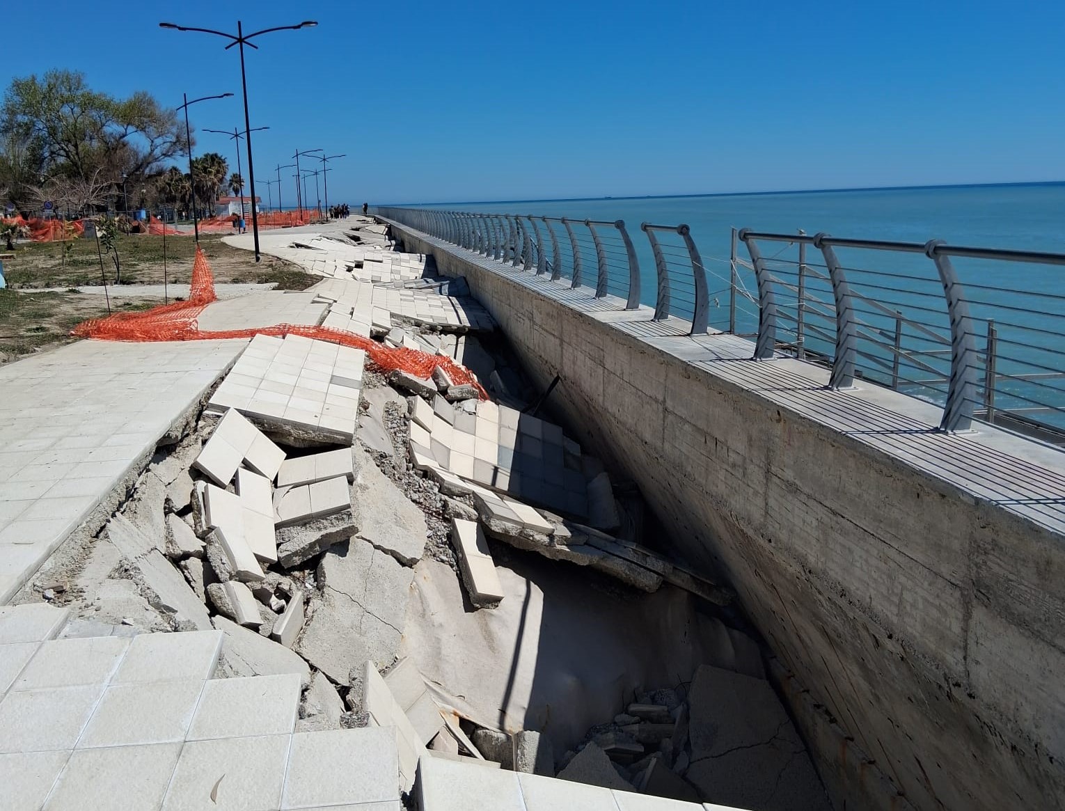 lungomare caulonia ciclone harry ()