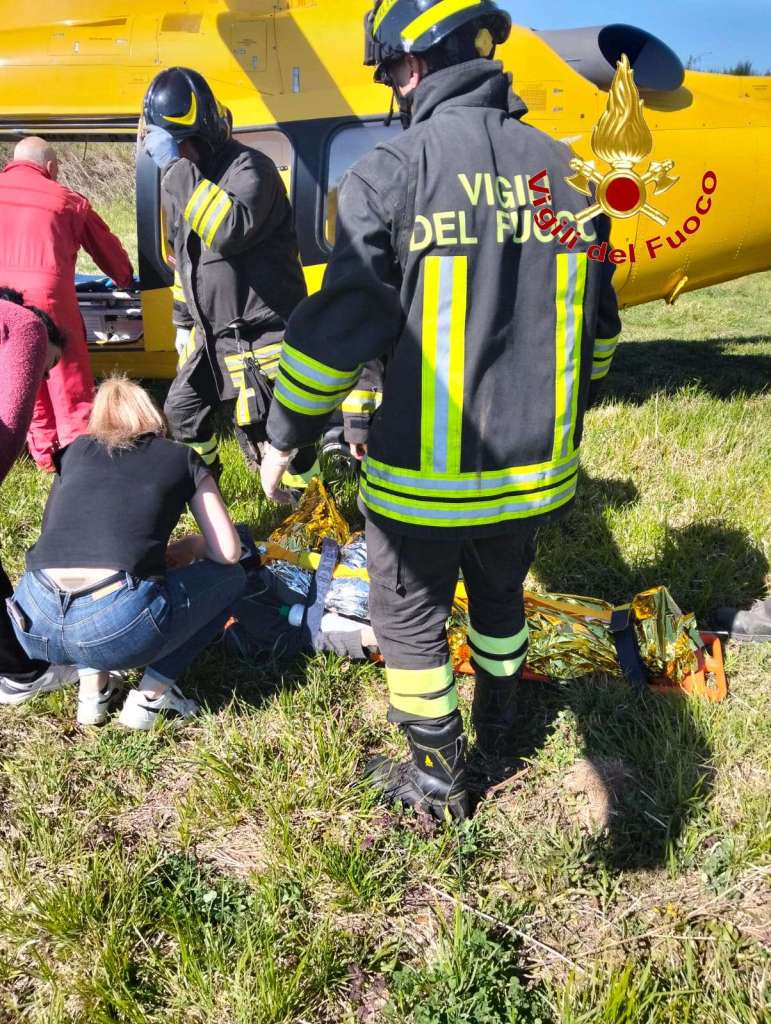 vigili fuoco motocarro scarpata ()