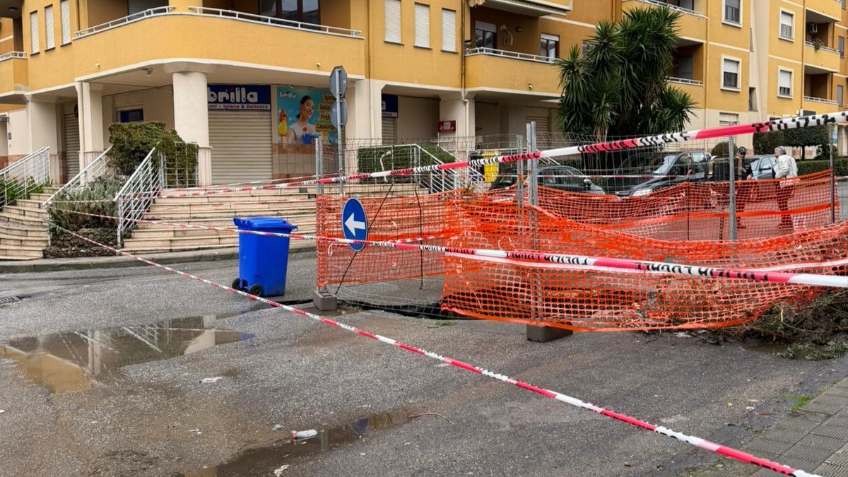 voragine via barbaro incrocio via sbarre ()