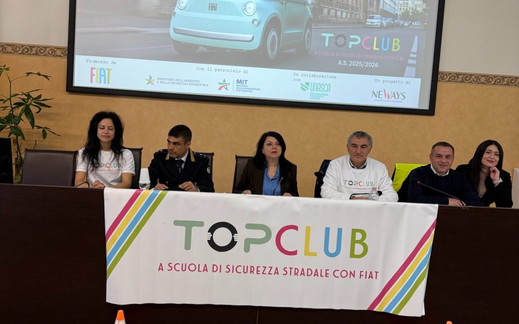 vumbaca studenti fiat topolino ()