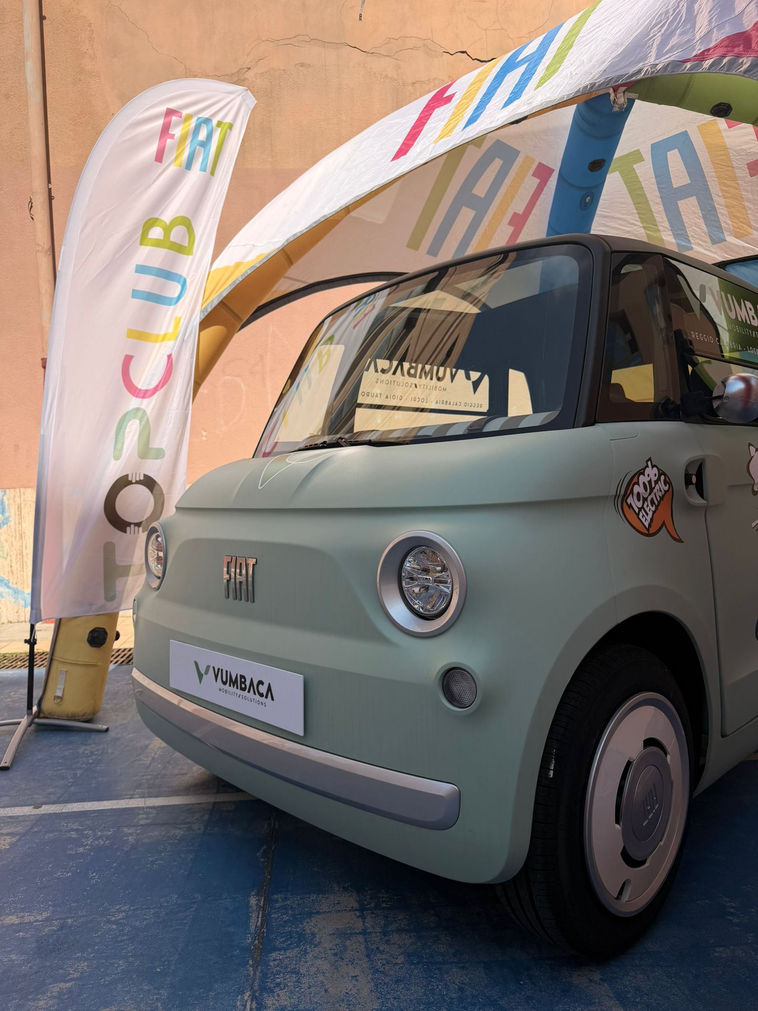 vumbaca studenti fiat topolino ()