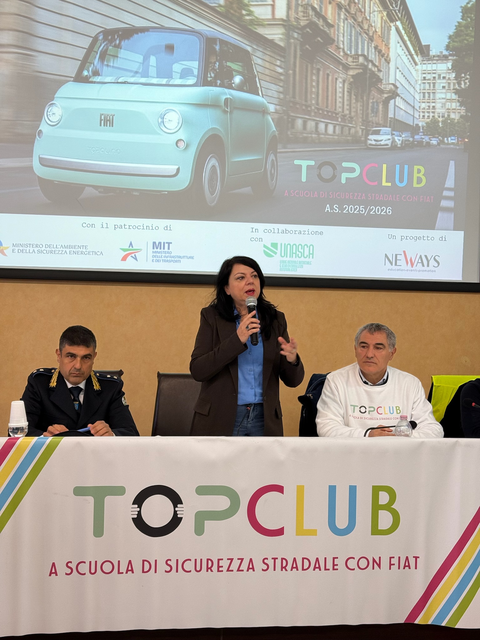 vumbaca studenti fiat topolino ()