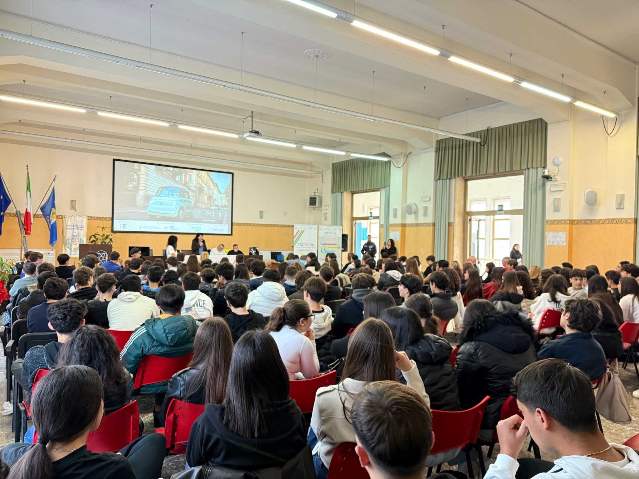 vumbaca studenti fiat topolino ()