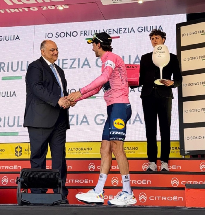 Calabrese giro d'Italia palco