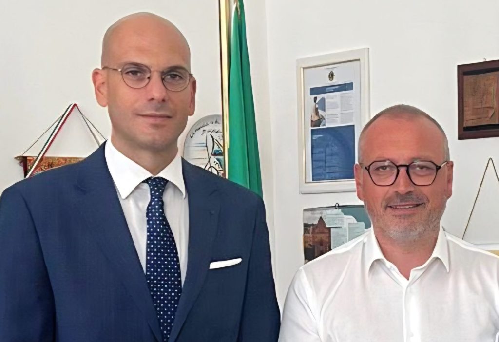 Il nuovo Garante dell'Infazia e adolescienza della Città Metropolitana di Reggio Calabria Lorenzo Festicini con il sindaco Carmelo Versace