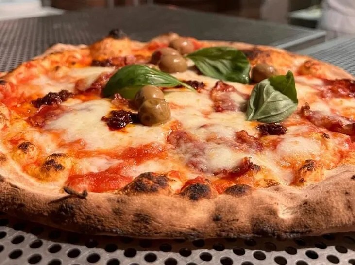 Pizza Hostaria olive