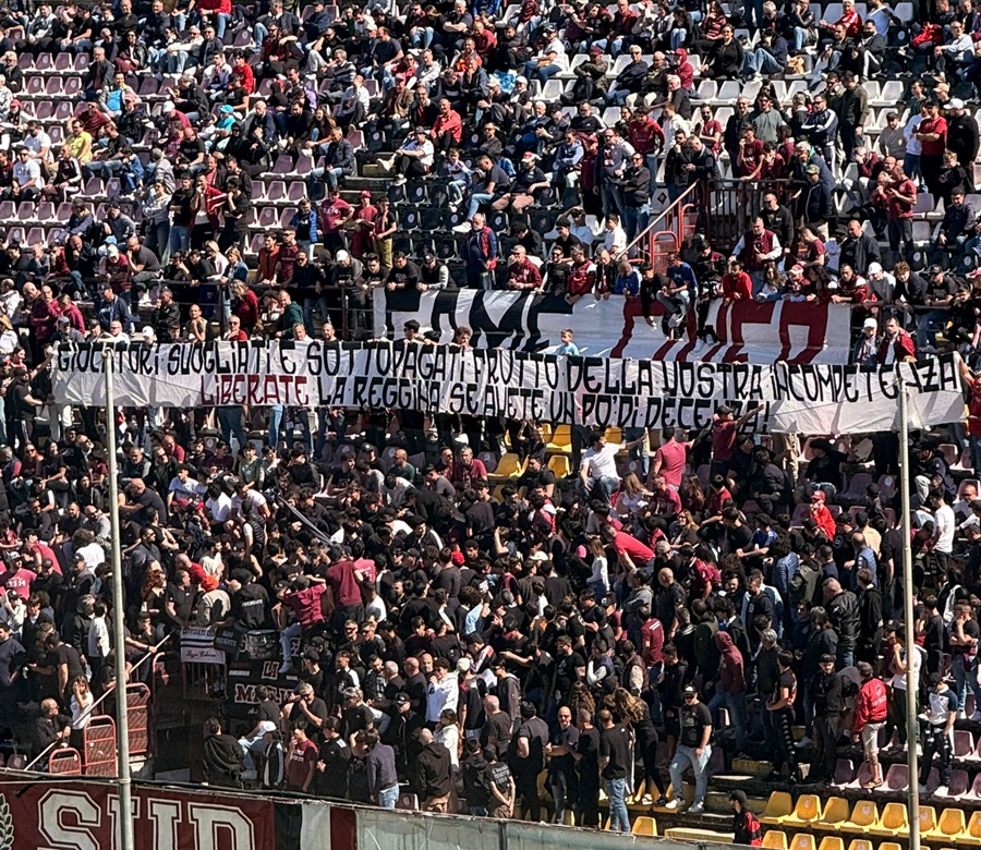 Striscioni Curva Sud