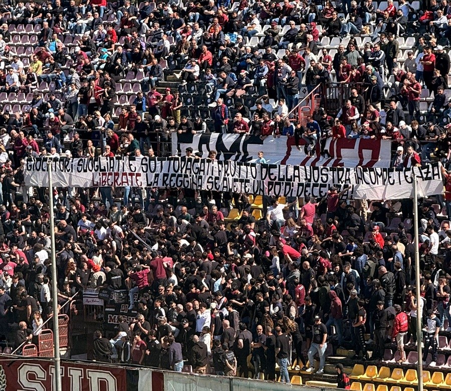 Striscioni Curva Sud