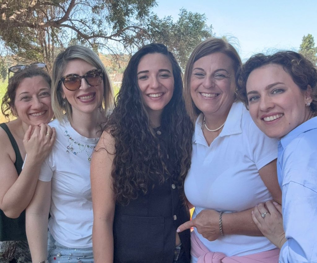 THE MAMA PICNIC