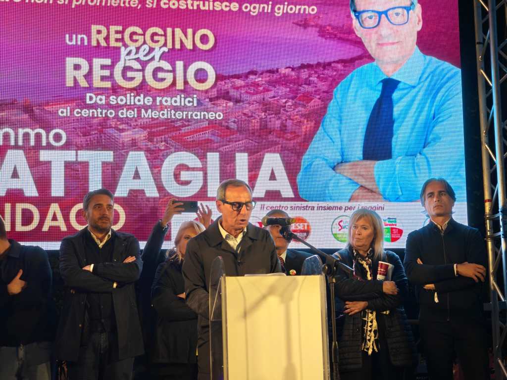 Elezioni, Battaglia carica il Csx da Piazza Duomo: ‘Per noi è sempre Reggio’