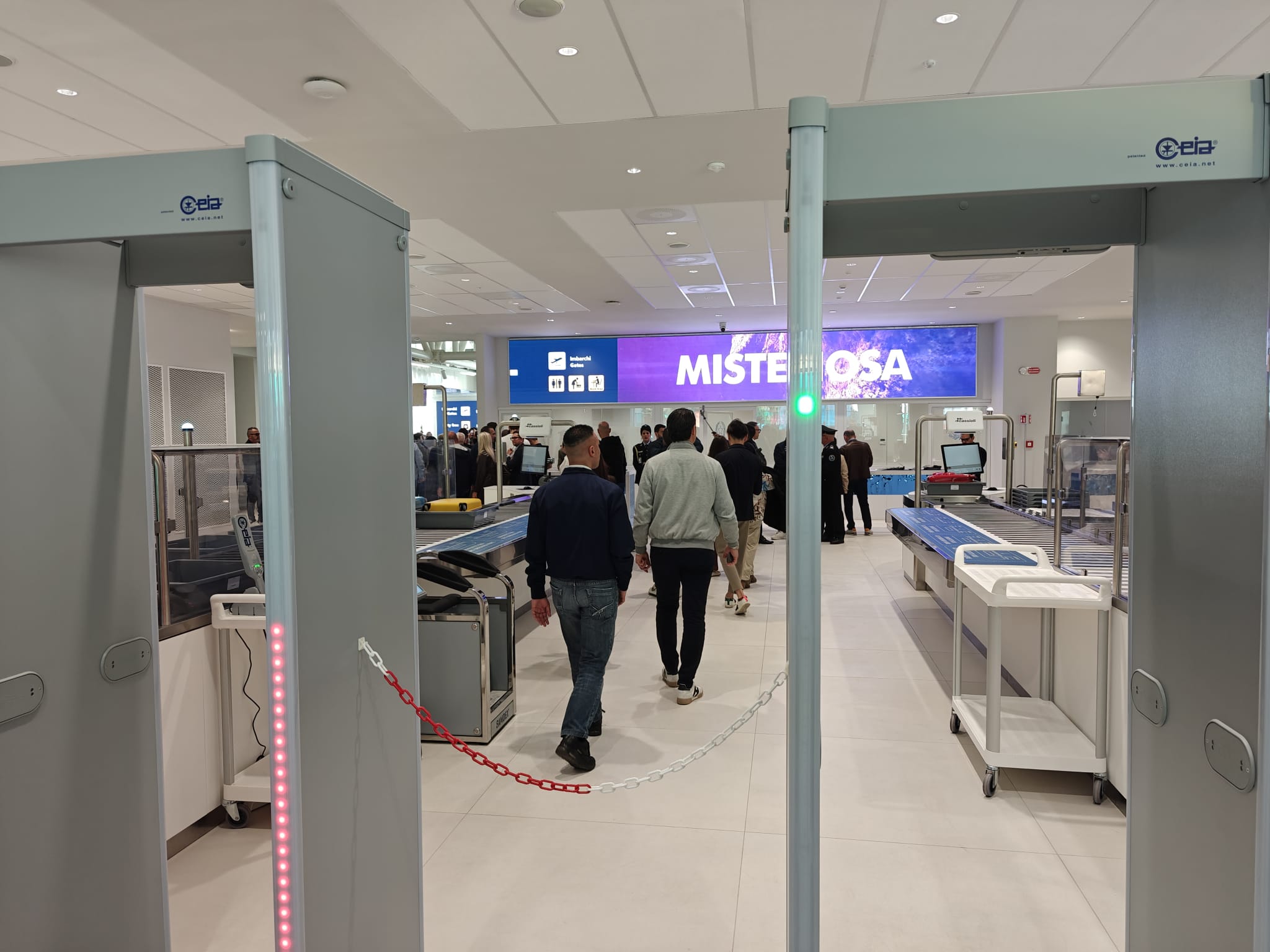 nuovo aeroporto tito minniti ()