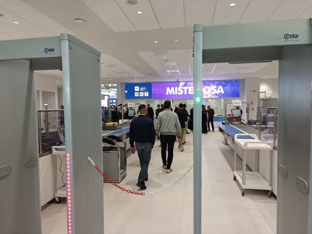 nuovo aeroporto tito minniti ()