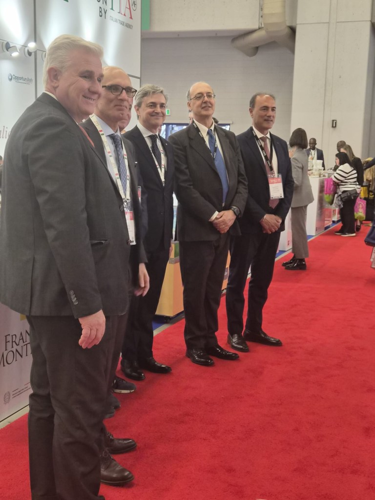 SIAL Inaugurazione a destra Giannetta al centro Cattaneo