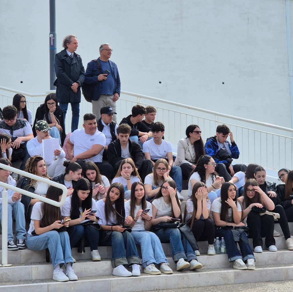studenti scalinata poeti ()