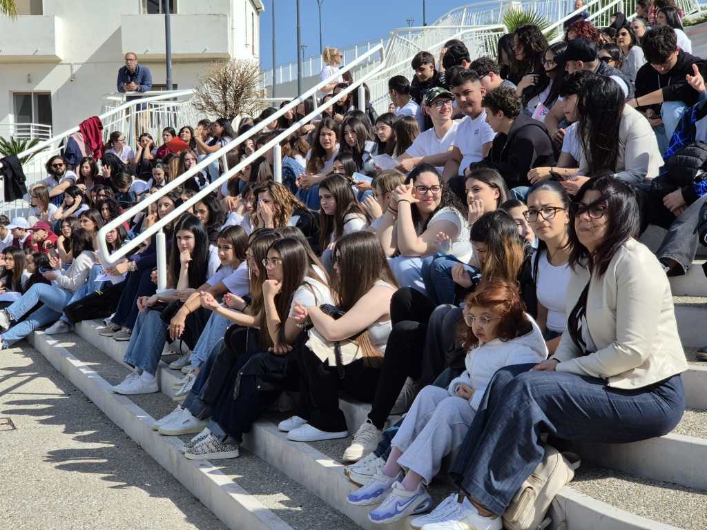 studenti scalinata poeti ()