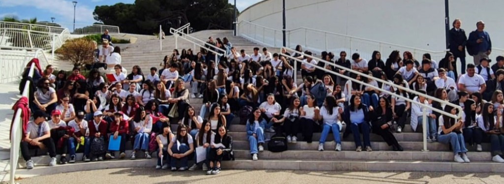 studenti scalinata poeti ()