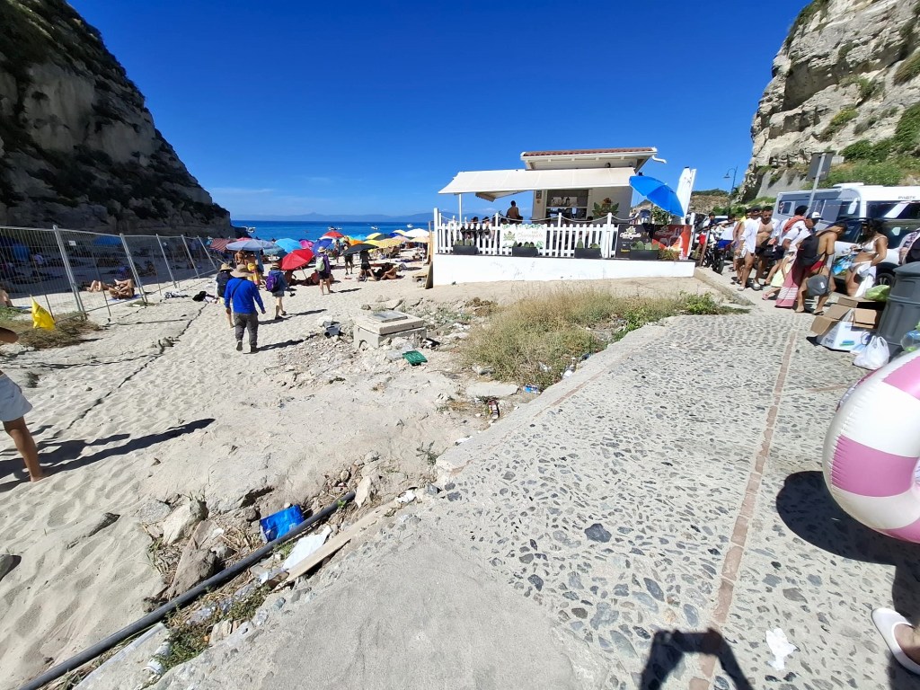 accesso spiaggia Mare Piccolo sotto Chiesa dell'Isola