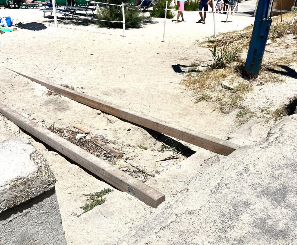 ingresso spiaggia delle Roccette a Tropea