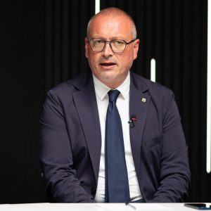 Suppletive, Versace: ‘Il Csx riparta da qui’. E punge su Lotito, Ponte Calopinace e Governo Meloni…
