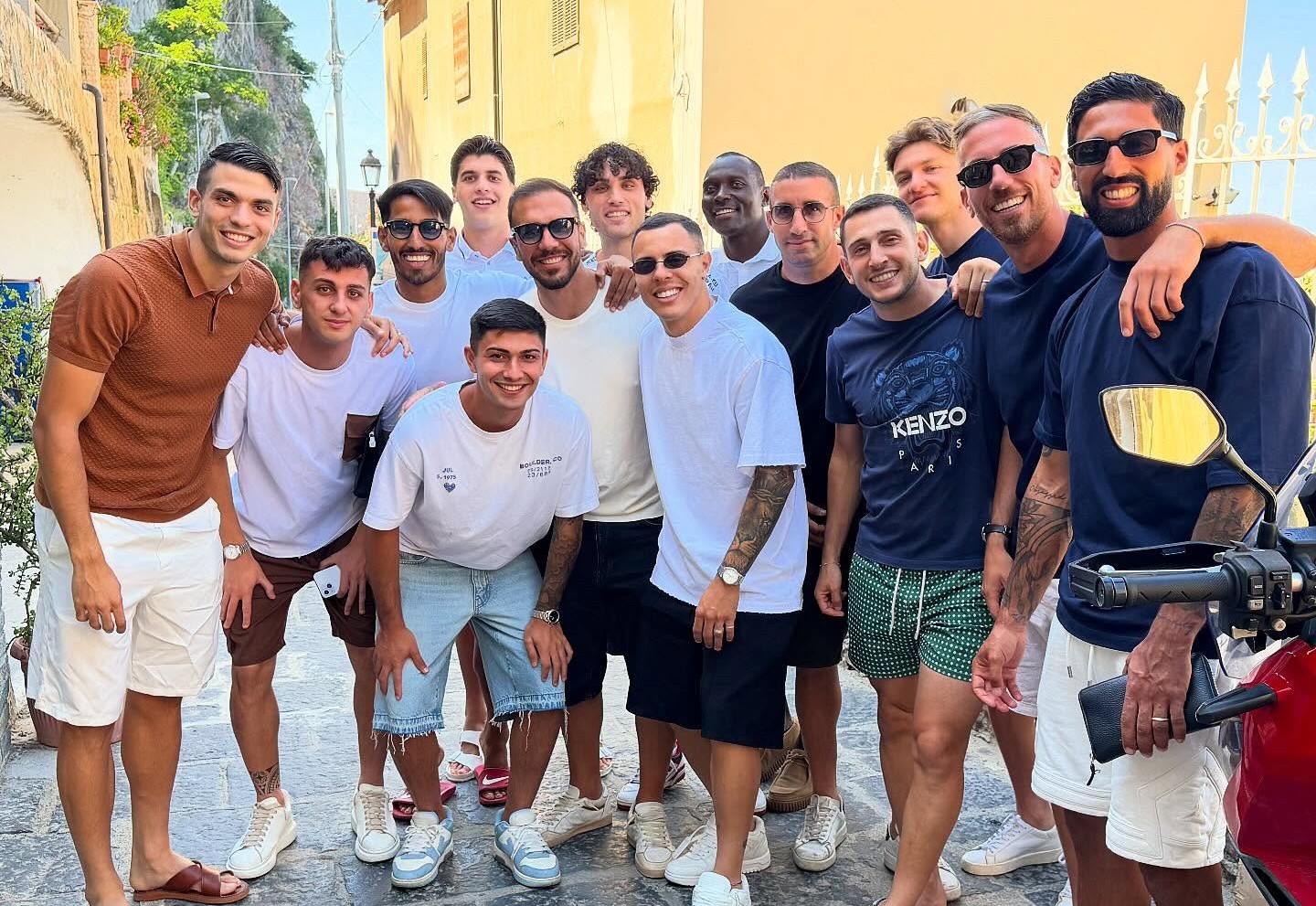 Giocatori Reggina a Scilla con Antonio Cormaci