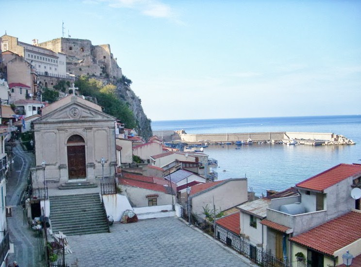 Piazza di Porto Salvo chianalea