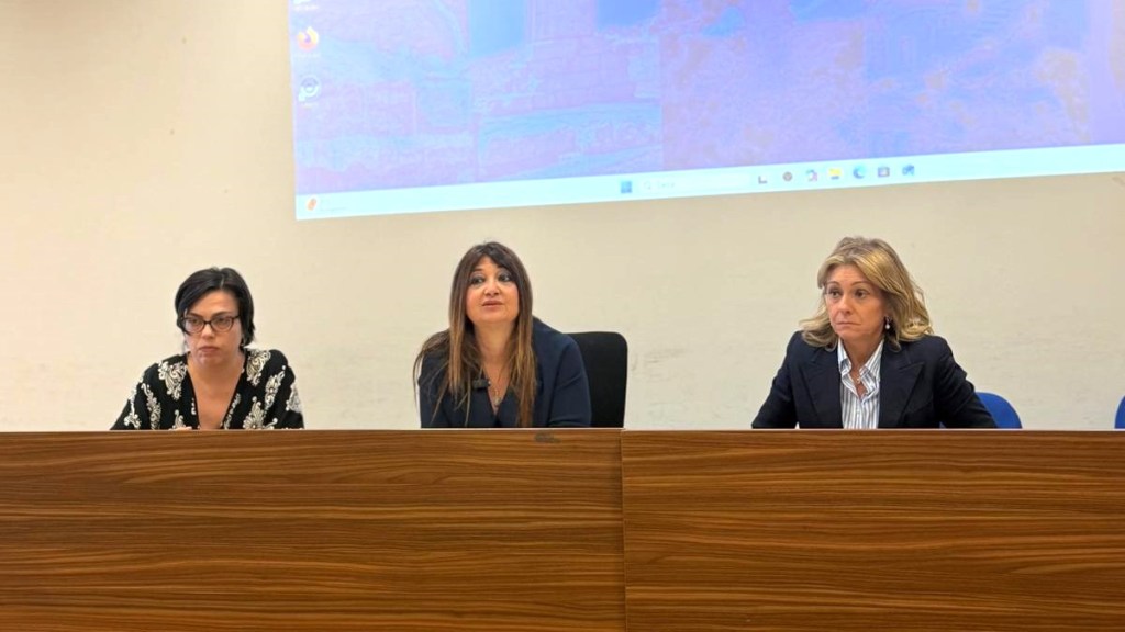 STRAFACE DISCUTIAMONEASCUOLA