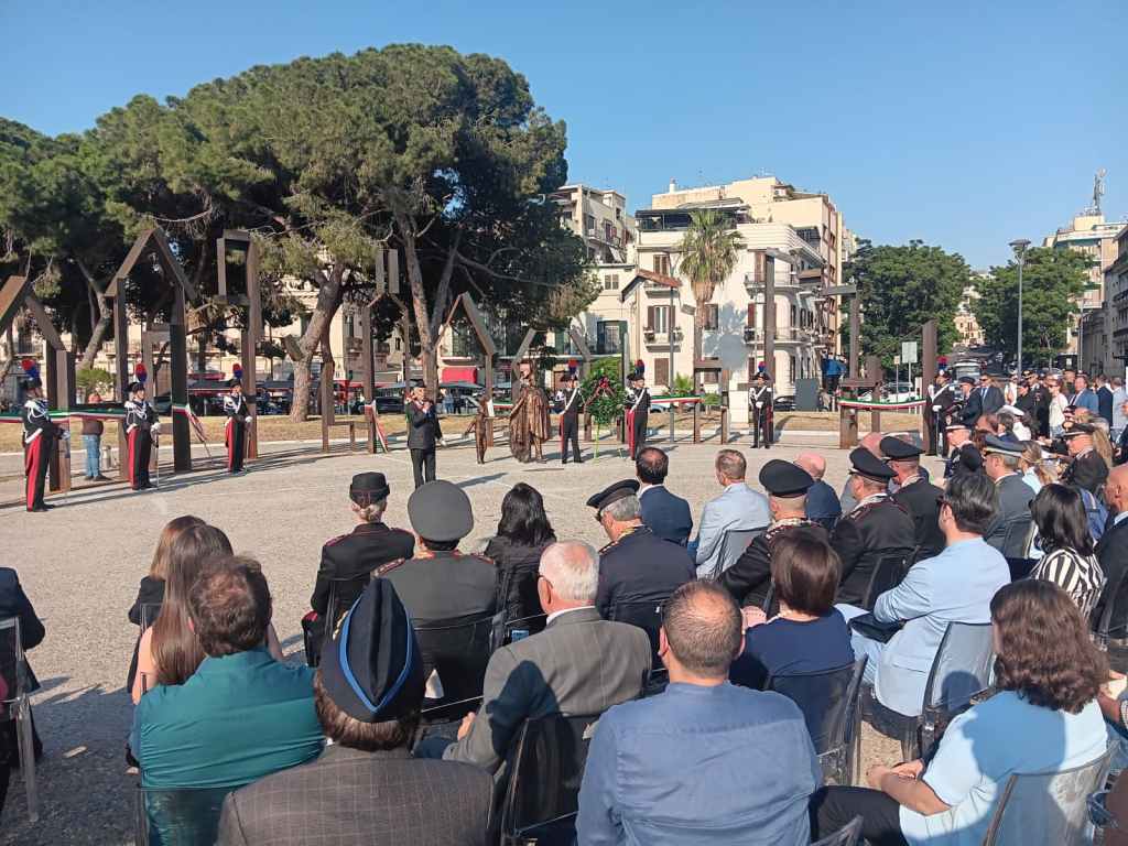 monumento carabiniere reggio calabria ()