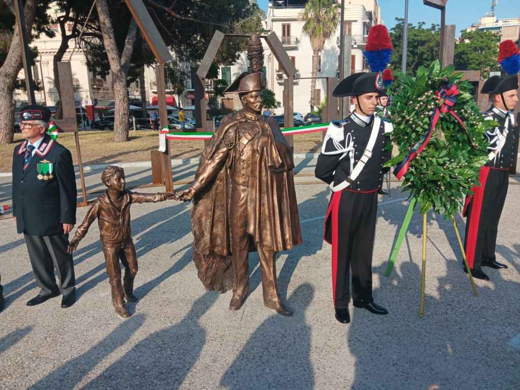 monumento carabiniere reggio calabria ()