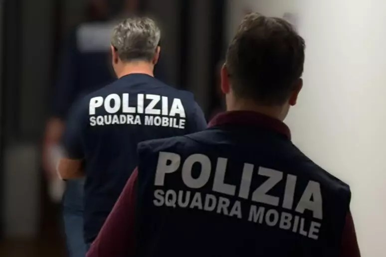 polizia squadra mobile
