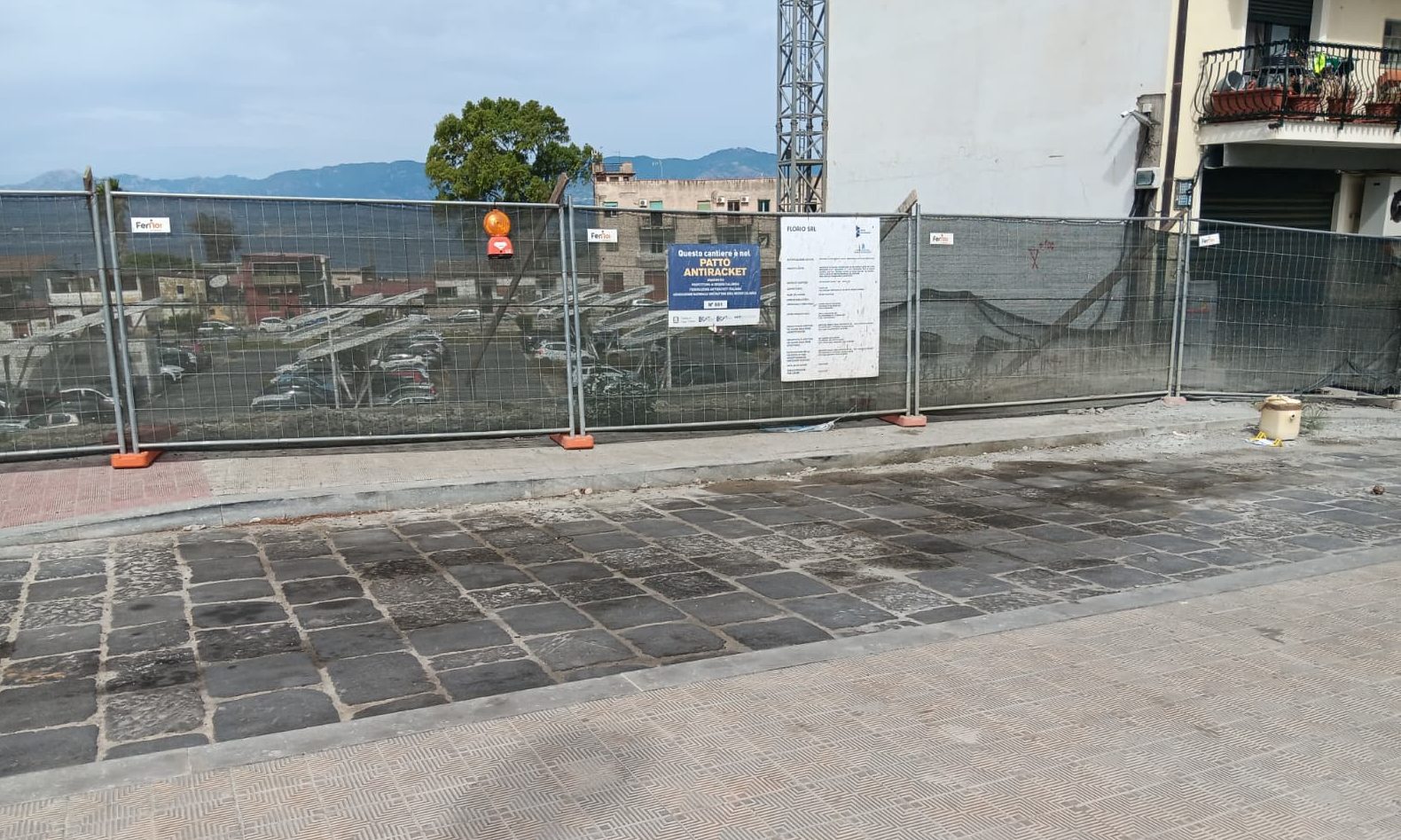 tanica benzina via florio reggio calabria ()