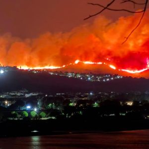 Incendi a Terreti, l’appello dei cittadini: ‘Diciamo basta ai piromani’