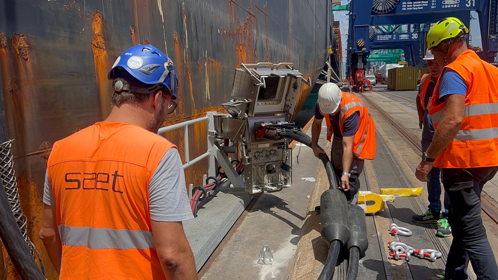 Prima connessione nave cargo a Gioia Tauro